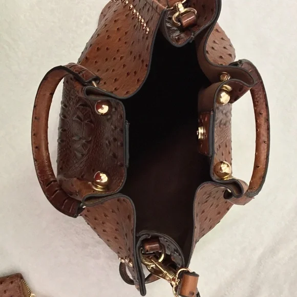 Women’s NWOT brown faux ostrich skin purse/ bag with matching wallet…15”… - Picture 5 of 8